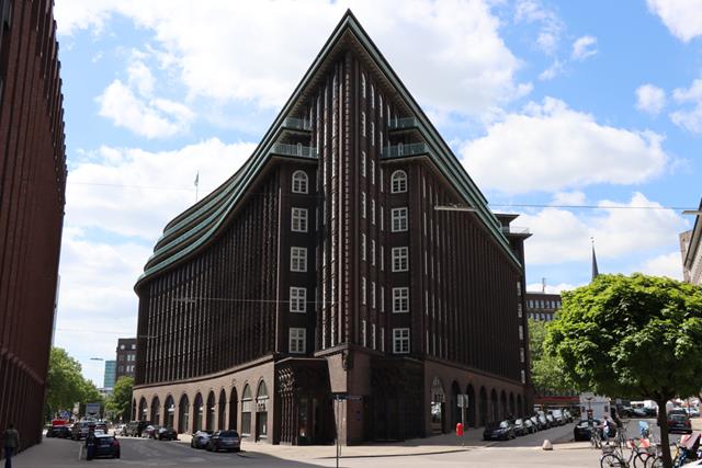 Con la sua forma sorprendente, la Chilehaus è un punto di riferimento di Amburgo.